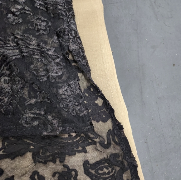 DOLLZ & DAMES burnout velvet duster; black; one size - Picture 6 of 7